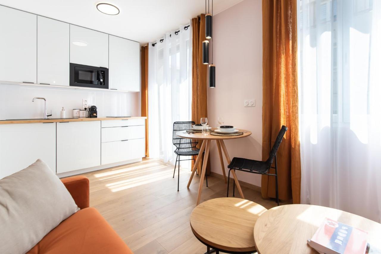 Seasons - Etienne - La Terrasse Apartment